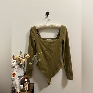Aritzia babaton green bodysuit